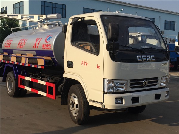 東風(fēng)多利卡3方吸糞車(chē)