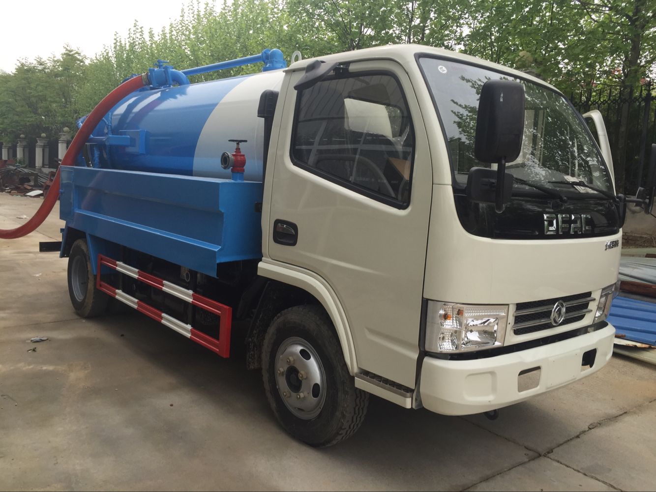 東風(fēng)小多利卡5方清洗吸污車(chē)