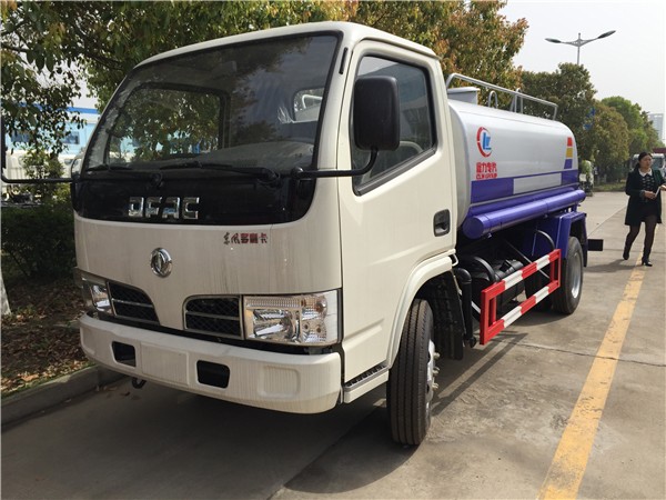 東風(fēng)多利卡灑水車(chē)（3-5方）